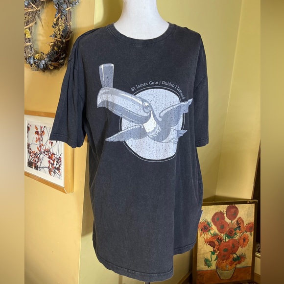 Vintage GUINNESS Size XL Toucan Graphic Tee Black Tee T-Shirt Distressed  Beer - Picture 2 of 11